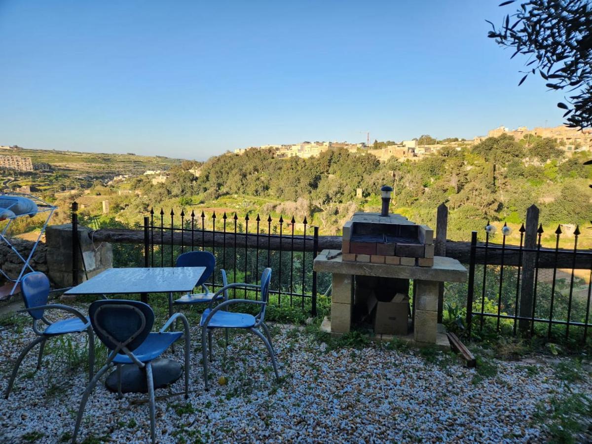 Gozo Island Escape Sleeps 4 With Private Bathroom Ghajn il-Kbira  Extérieur photo