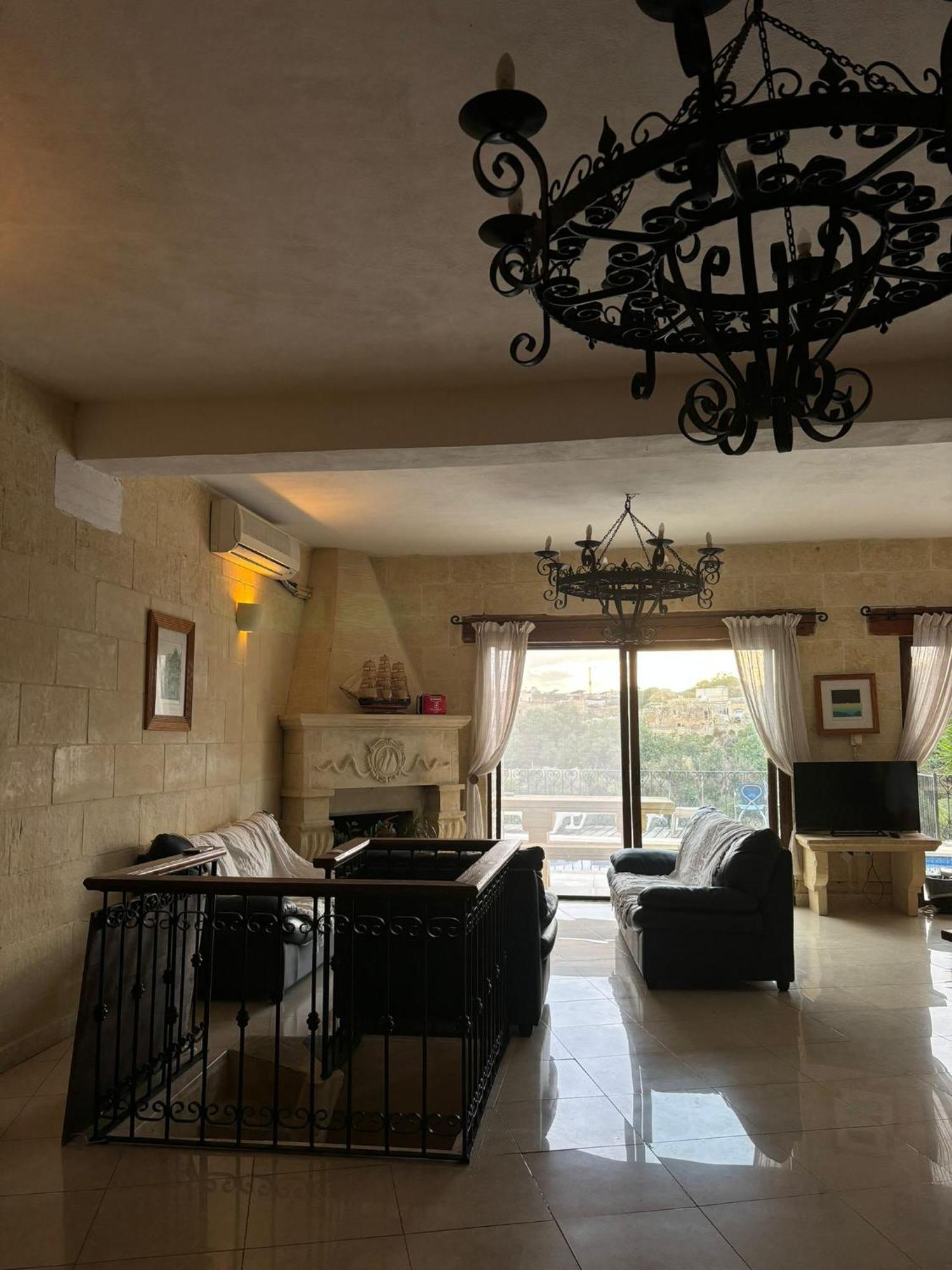 Gozo Island Escape Sleeps 4 With Private Bathroom Ghajn il-Kbira  Extérieur photo