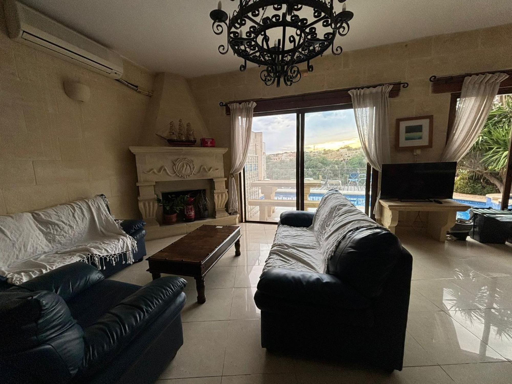 Gozo Island Escape Sleeps 4 With Private Bathroom Ghajn il-Kbira  Extérieur photo