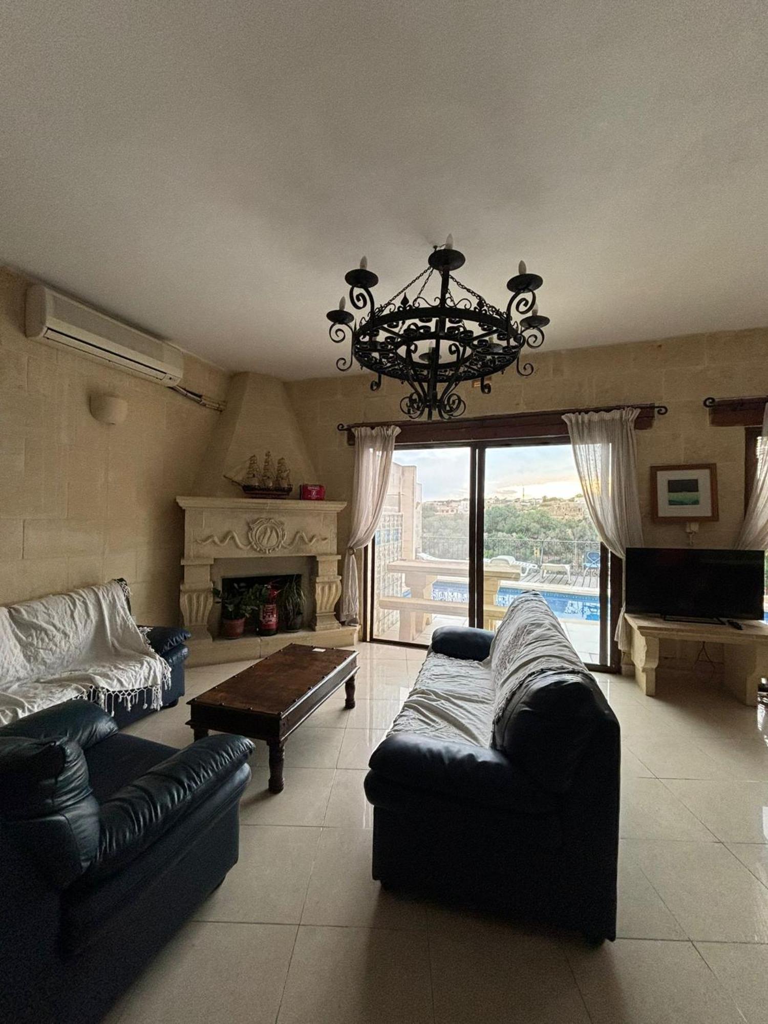 Gozo Island Escape Sleeps 4 With Private Bathroom Ghajn il-Kbira  Extérieur photo