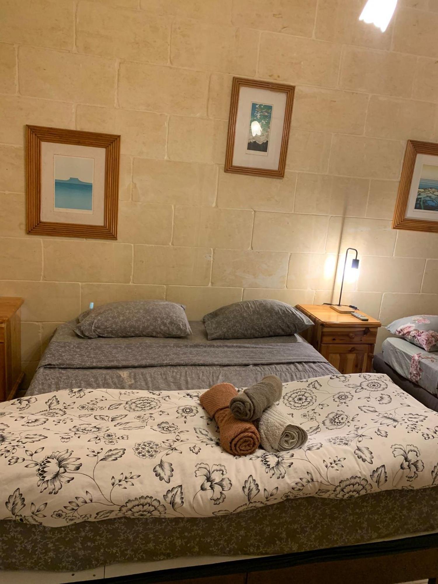 Gozo Island Escape Sleeps 4 With Private Bathroom Ghajn il-Kbira  Extérieur photo