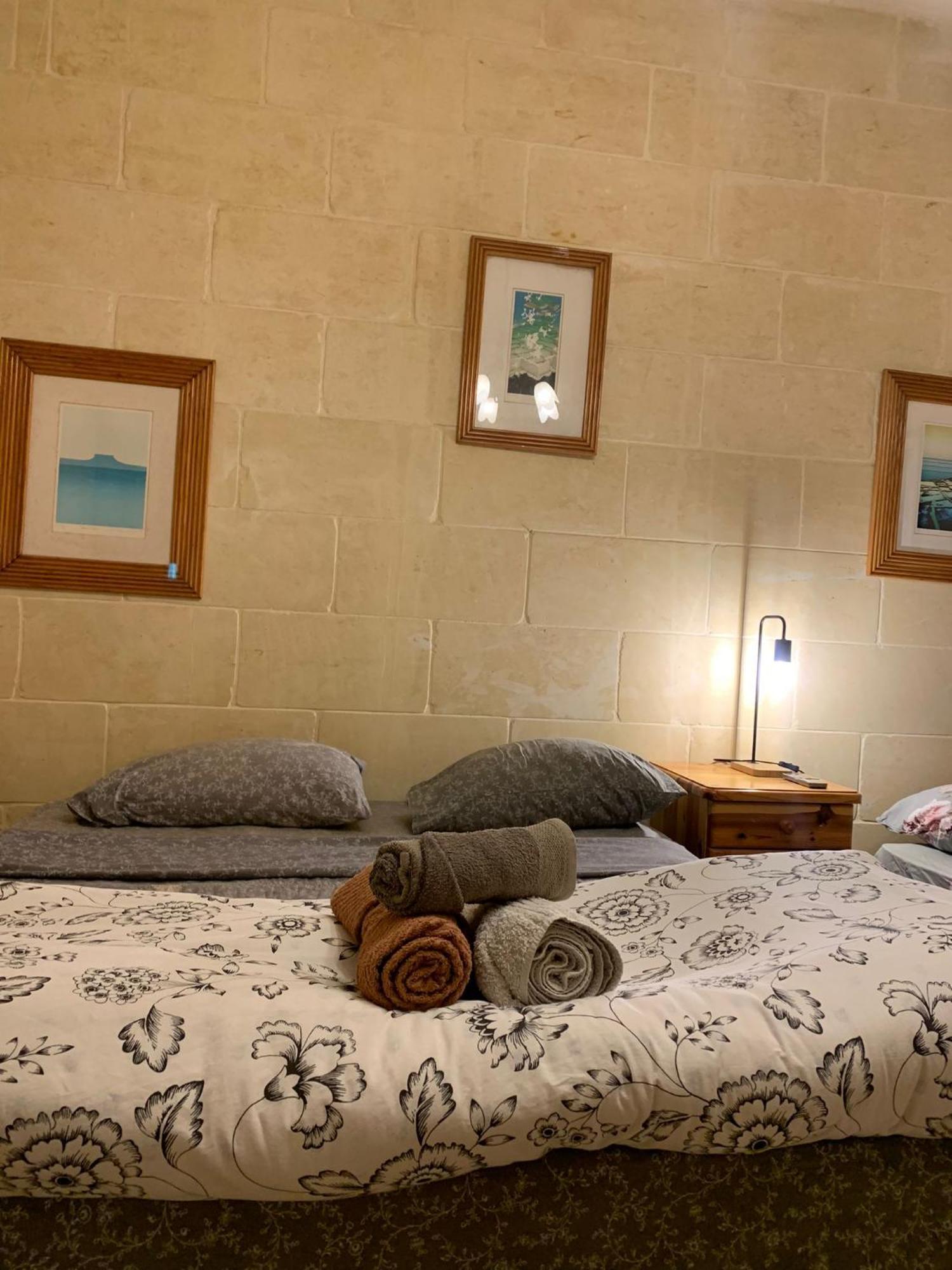Gozo Island Escape Sleeps 4 With Private Bathroom Ghajn il-Kbira  Extérieur photo